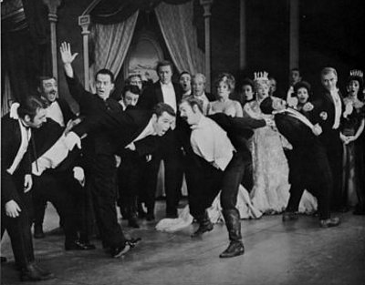 molly-punch.jpg (27766 bytes)